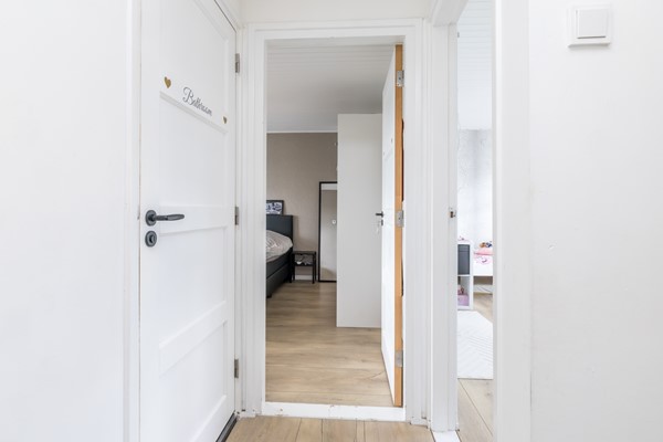 Foto - Te koop: Instapklare gemoderniseerde twee- onder- één kap woning uit 1969 met 144m2 wonen op een perceel van 391 m2 met een energielabel A in Simpelveld